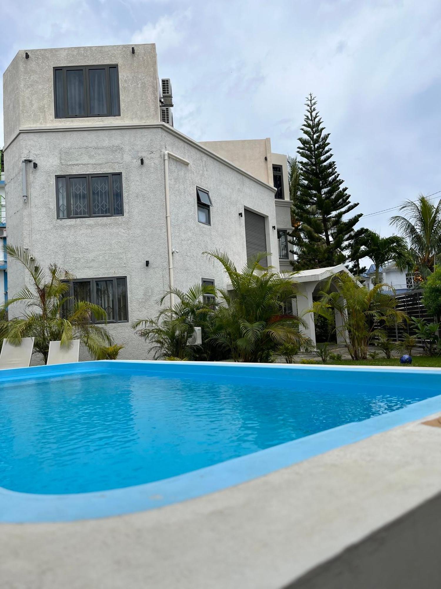 Cosy 2 Bedrooms Apts In Pereybere -Seasons Break Apartment Pereybere Beach Bagian luar foto