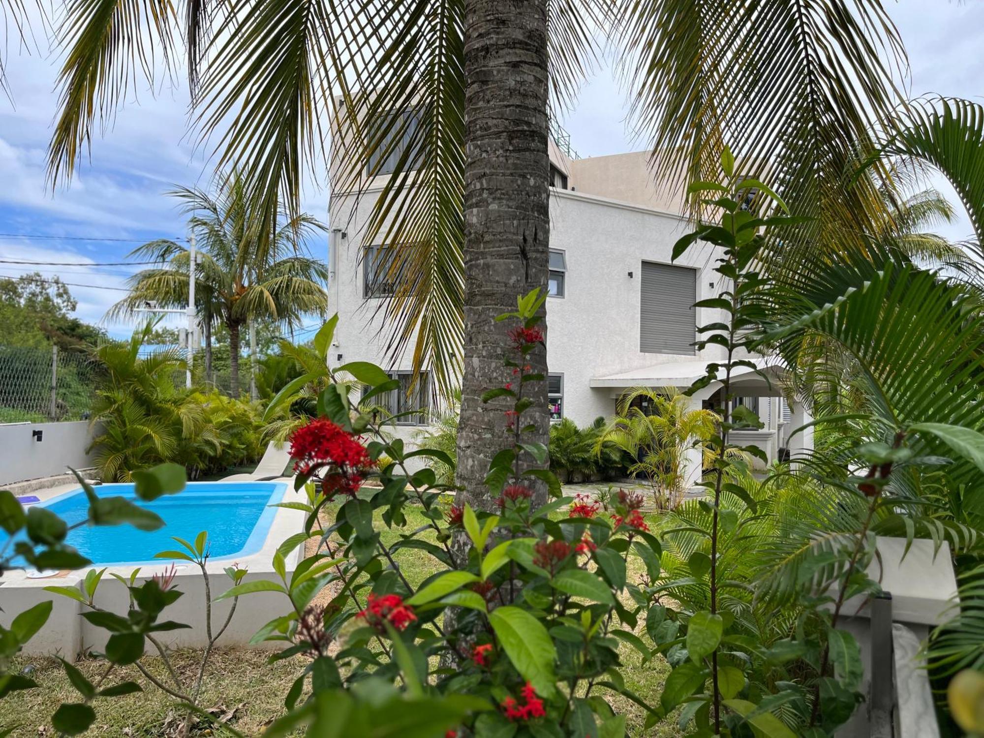 Cosy 2 Bedrooms Apts In Pereybere -Seasons Break Apartment Pereybere Beach Bagian luar foto