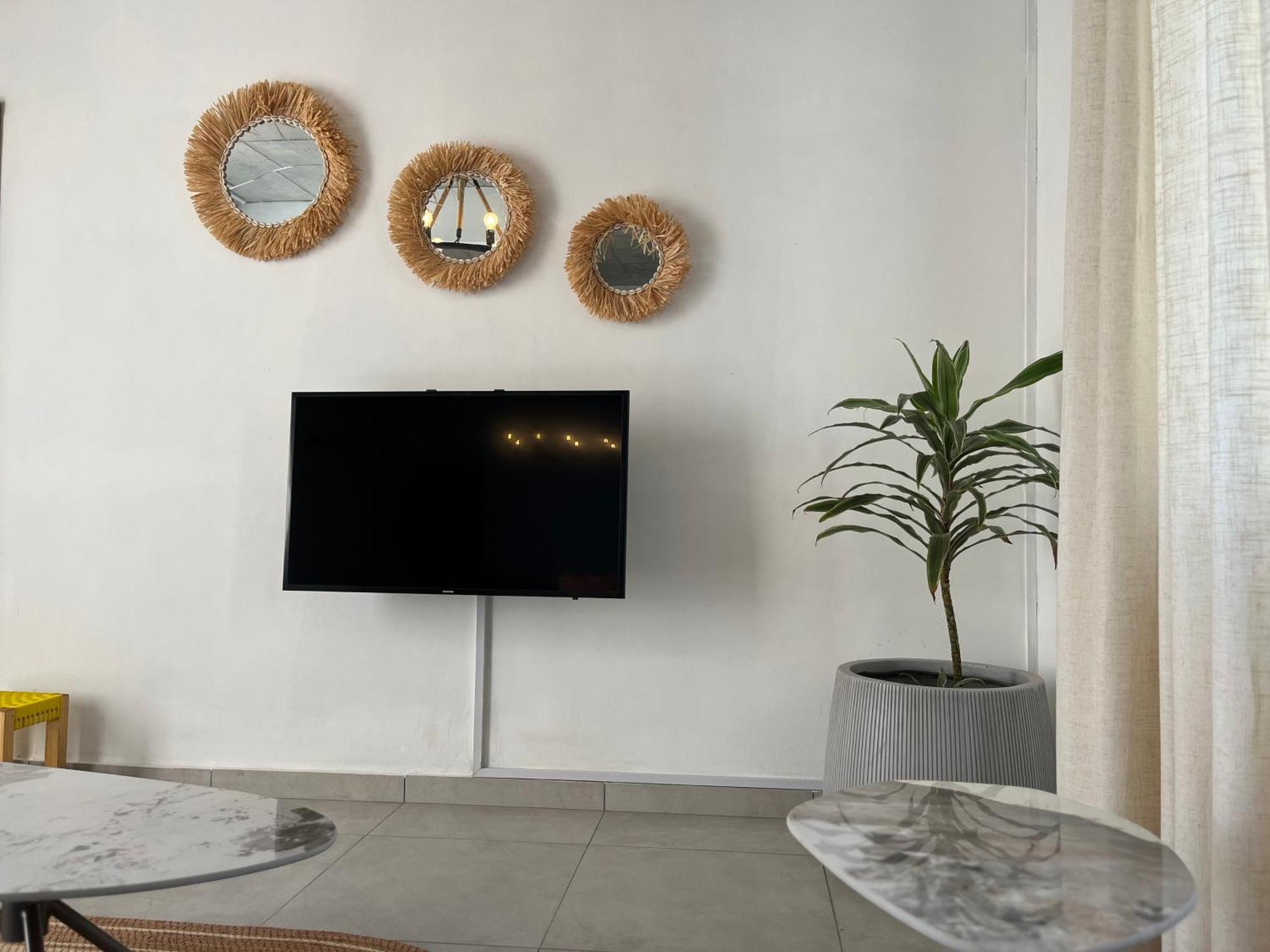 Cosy 2 Bedrooms Apts In Pereybere -Seasons Break Apartment Pereybere Beach Bagian luar foto