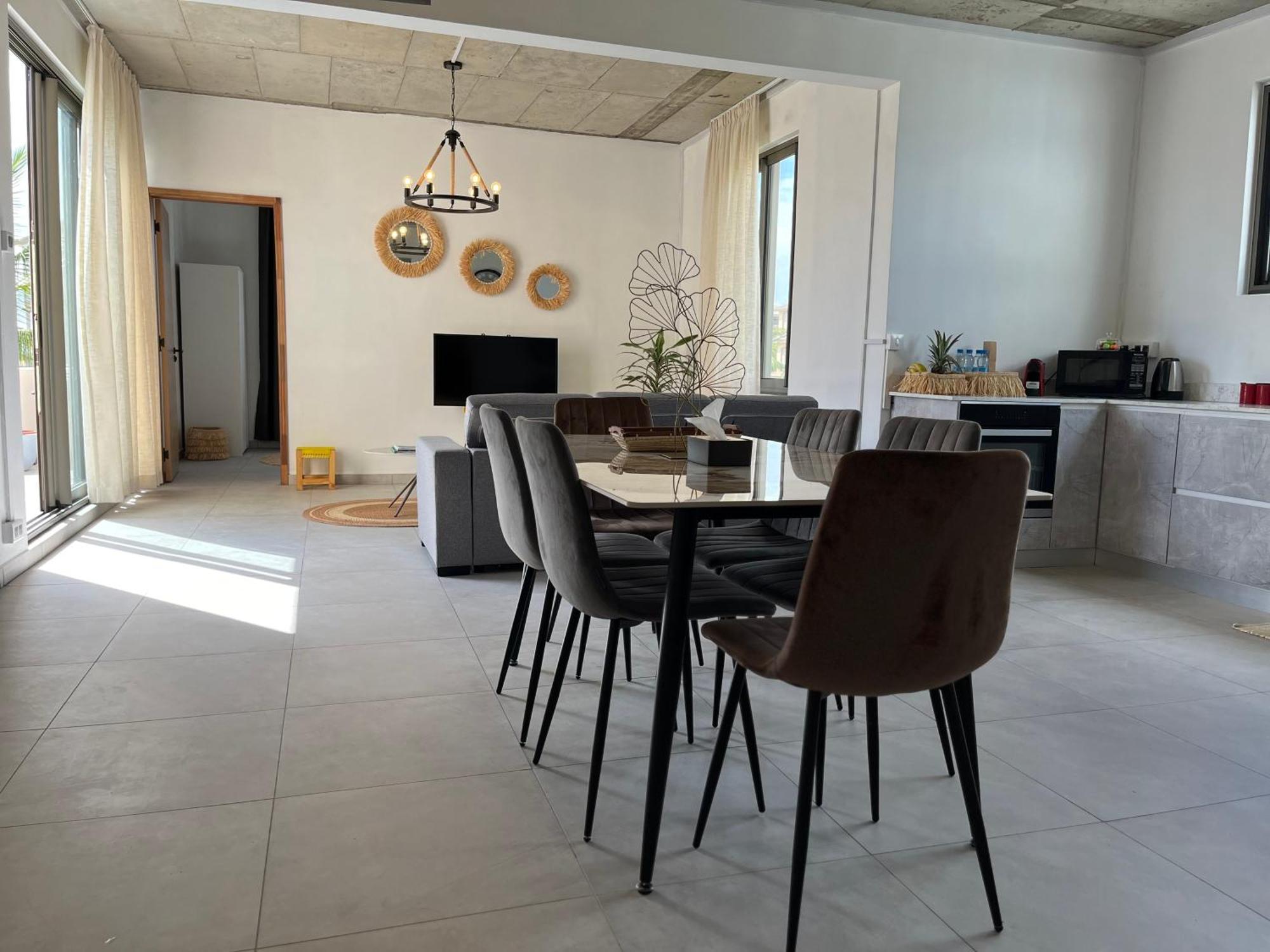 Cosy 2 Bedrooms Apts In Pereybere -Seasons Break Apartment Pereybere Beach Bagian luar foto