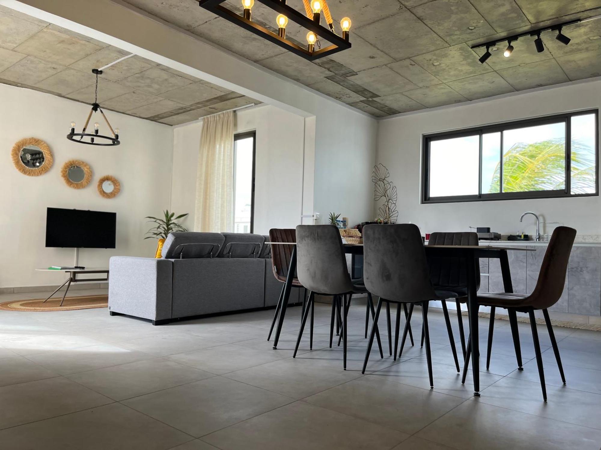 Cosy 2 Bedrooms Apts In Pereybere -Seasons Break Apartment Pereybere Beach Bagian luar foto