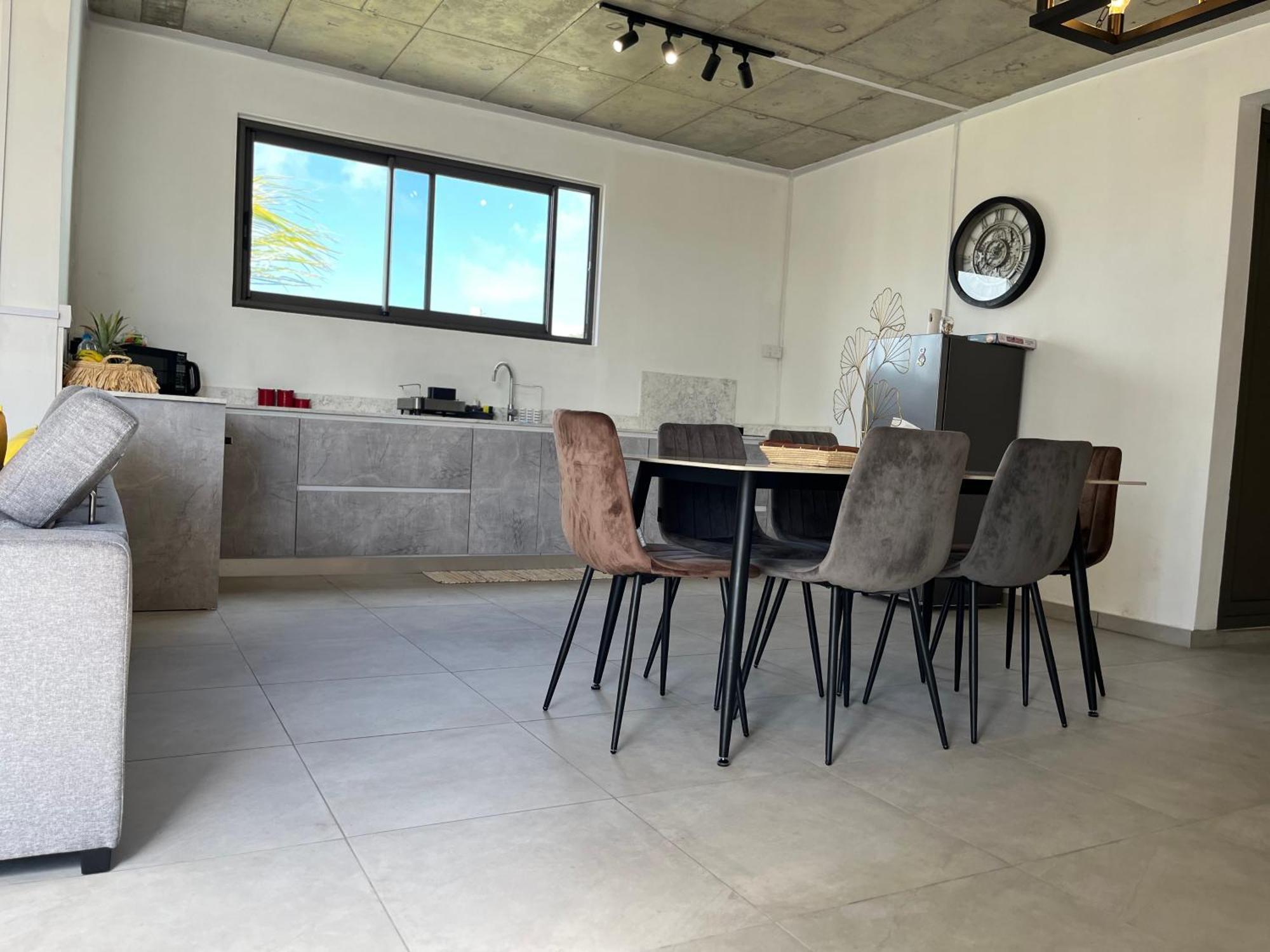 Cosy 2 Bedrooms Apts In Pereybere -Seasons Break Apartment Pereybere Beach Bagian luar foto